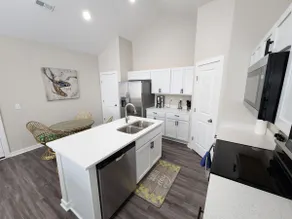 Cozy 3-Bedroom Duplex - Image 5