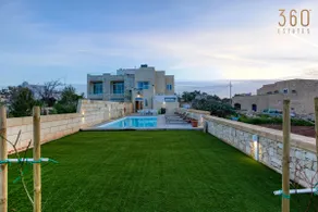 LUX Villa with Private Pool, BBQ & Rooftop Oasis by 360 Estates - Image 4