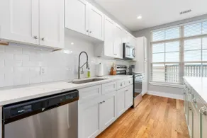 Target 202 - Luxury 2 Bed Over Target - Image 2