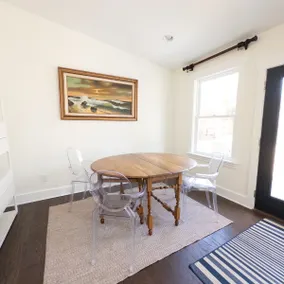 Sea Air Getaway - Image 3