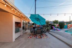 Stylish Sunrise Pool Home 4BD 3BA 10 Min to DTLA - Image 5