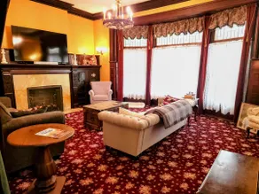 4-Bed McMansion Marvel! - Image 4