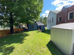 Cozy Renovated Bungalow — Walk Downtown! - Image 5