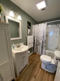 Cozy Renovated Bungalow — Walk Downtown! - Image 4