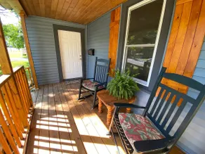 Cozy Renovated Bungalow — Walk Downtown! - Image 2
