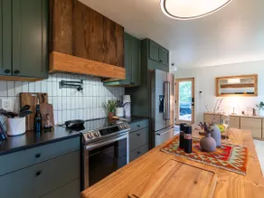Mt. Hood Retreat on Private Mountain Lake - Image 5