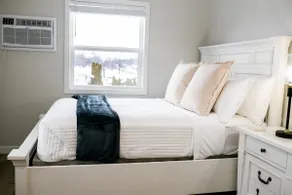 Lake View! | Balcony| WIFI | DoubleOven |*NO Pets* - Image 2