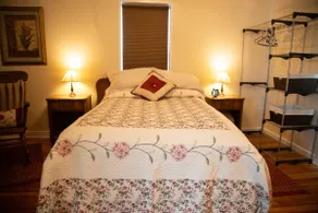 Kingsley Station Guest House - 20min from Saratoga - Image 2