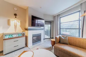 Luxury Monache 1+Den Penthouse w/ Stunning Views! - Image 4