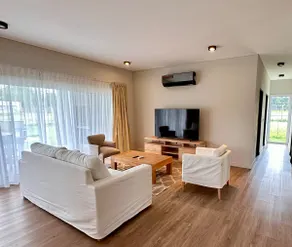 Warm, large and spacious house - Image 2