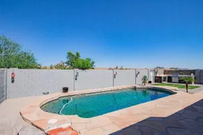 Beautiful 3 Bedroom Pool home - Image 5