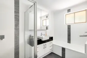 So Central, So Comfortable! - Image 4