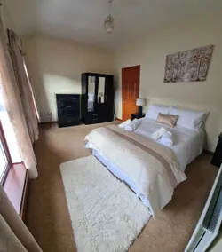 Entire Guest House in Derry 3 Bedrooms sleeps 6 - Image 2