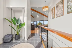 Tree Top Views - Magnificent 4 Bedroom House - 3 Minutes to MONA - Image 4