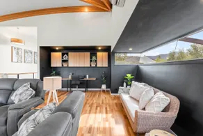 Tree Top Views - Magnificent 4 Bedroom House - 3 Minutes to MONA - Image 5