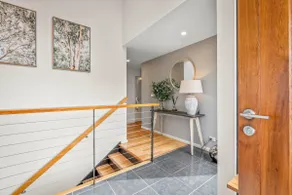 Tree Top Views - Magnificent 4 Bedroom House - 3 Minutes to MONA - Image 3