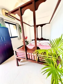 Elegant 2 BHK + Wi-Fi+ Pool & Beach Proximity! - Image 5