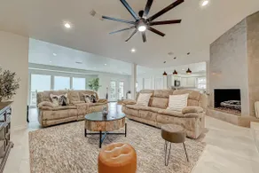 Bayfront Luxury Oasis w Pool, Fishing - NASA Kemah - Image 3