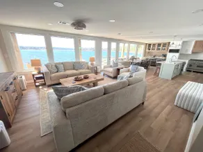 Lakeside Luxury: 5BR 4BA/10+bed, Dock, Hot Tub, + - Image 2