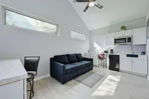 Cozy detached home - Image 5