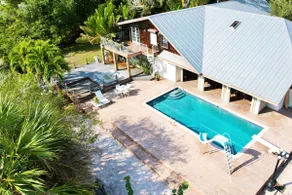 Charming Waterfront Tropical Escape Near Downtown - Image 2