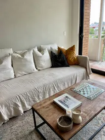 Light filled, spacious apartment - Image 2