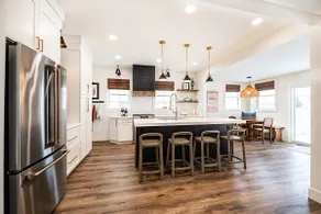 Luxury 4B-2Ba Lake & Beach House - Image 3