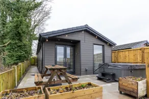 Luxury canal side lodges with hot tubs - Image 2