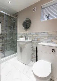 Luxury canal side lodges with hot tubs - Image 4