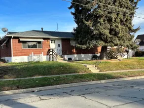 Centrally Located Cozy Duplex - Image 4
