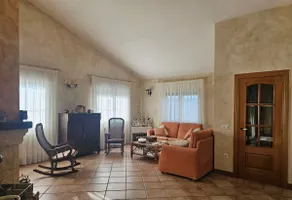 Complete house with 4 bedrooms and 2 bathrooms - Image 3