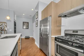 Modern & Spacious Flat with Private Parking - Image 5