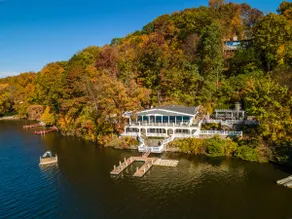 Escape to a Celebrity Chef's Waterfront Sanctuary - Image 2