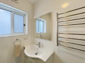 Ground floor one bedroom apartment in Elsternwick - Image 5