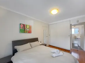 Ground floor one bedroom apartment in Elsternwick - Image 4