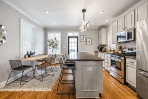 Luxury 3-Suite Home with Private Fenced Yard - Image 2
