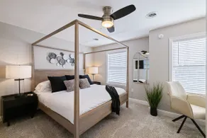 Luxury 3-Suite Home with Private Fenced Yard - Image 3