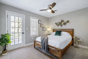 Luxury 3-Suite Home with Private Fenced Yard - Image 4