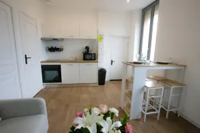 1 bedroom apartment - Downtown Cambrai - Image 4