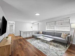 Stylish & Accessible 6Bd Home in Wexford/Pittsburg - Image 2
