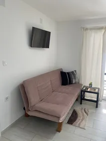 4 Person Studio with a kitchen - Image 3
