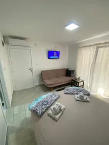 4 Person Studio with a kitchen - Image 2