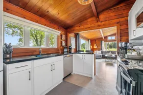 Lakeside Log Cottage: Coffee by the Shore - Image 4