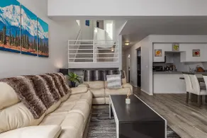 Charming Luxe Home Sleeps 4 - Image 2