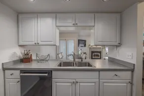 Charming Luxe Home Sleeps 4 - Image 3