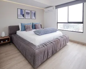 Luxury Apt with Panoramic Views - Image 2