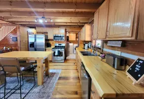Red River Retreat - WiFi/HotTub - Image 5