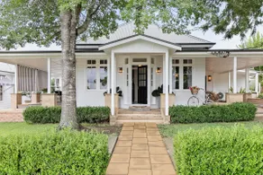 Narraweema Guesthouse for Adults - Luxe King Suite - Image 2