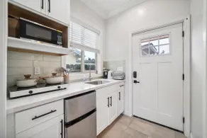 Jane's Home (HU) | Priv Entry Studio+Bath +Parking - Image 2
