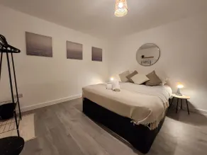 Keyless Entry. Fibre WiFi. Hotel Linen. City-15min - Image 2